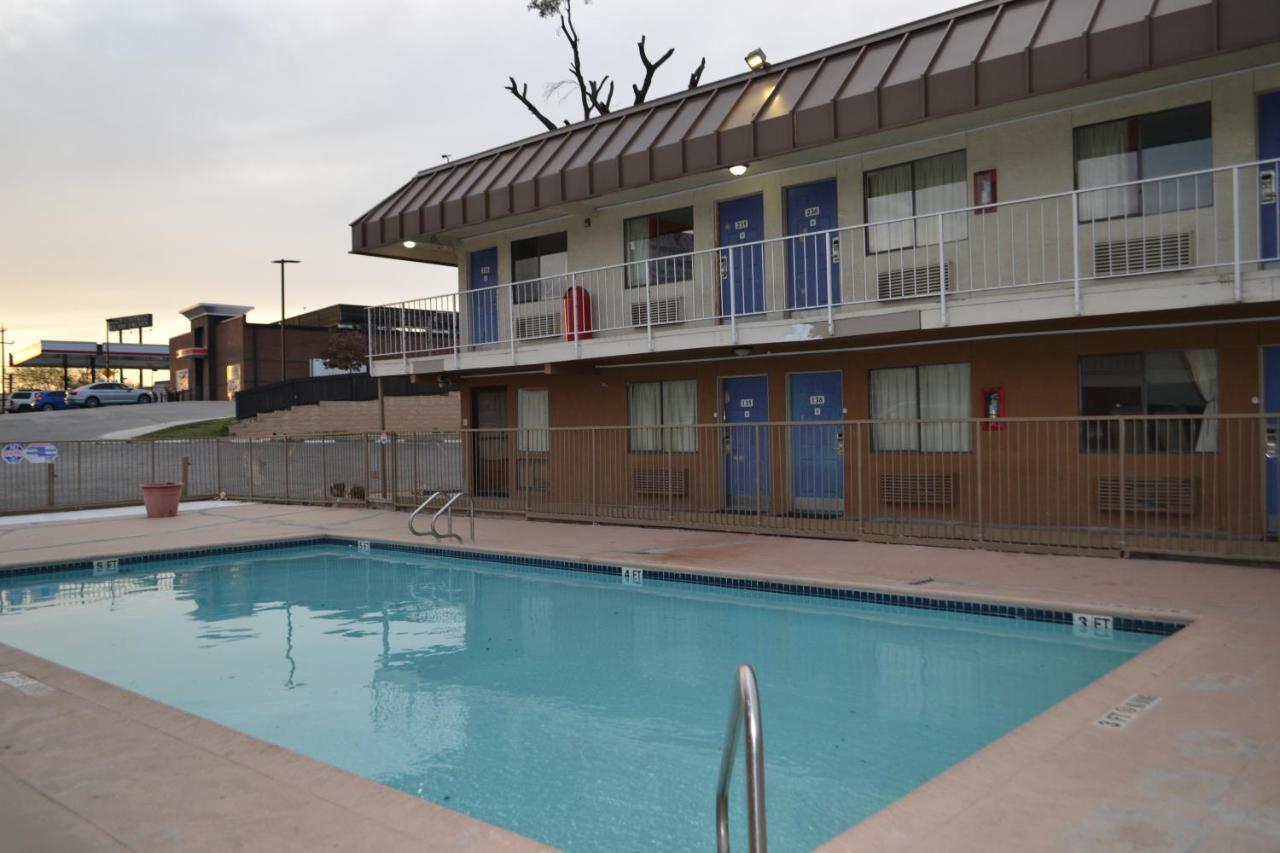 Travelodge By Wyndham San Antonio Lackland Afb North Exterior foto